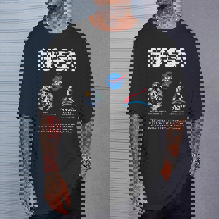 Nasa アポロ アルテミス ミッション ワーム バッジ ロゴ Tシャツ 彼への贈り物