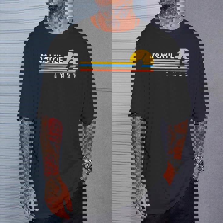 Nashville Tn Tennessee Guitarintage Retroouvenirs Tシャツ 彼への贈り物