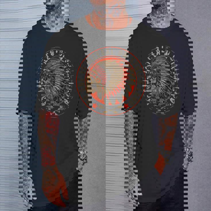 No One Is Illegal Ontolen Land 先住民移民 Tシャツ 彼への贈り物