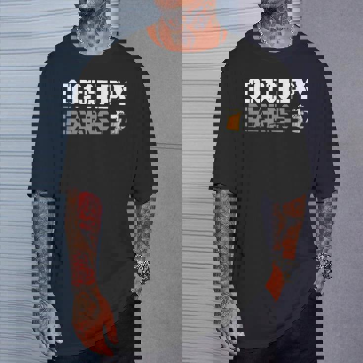 Occupy Bars pace Parody Of Occupy Mars Tシャツ 彼への贈り物