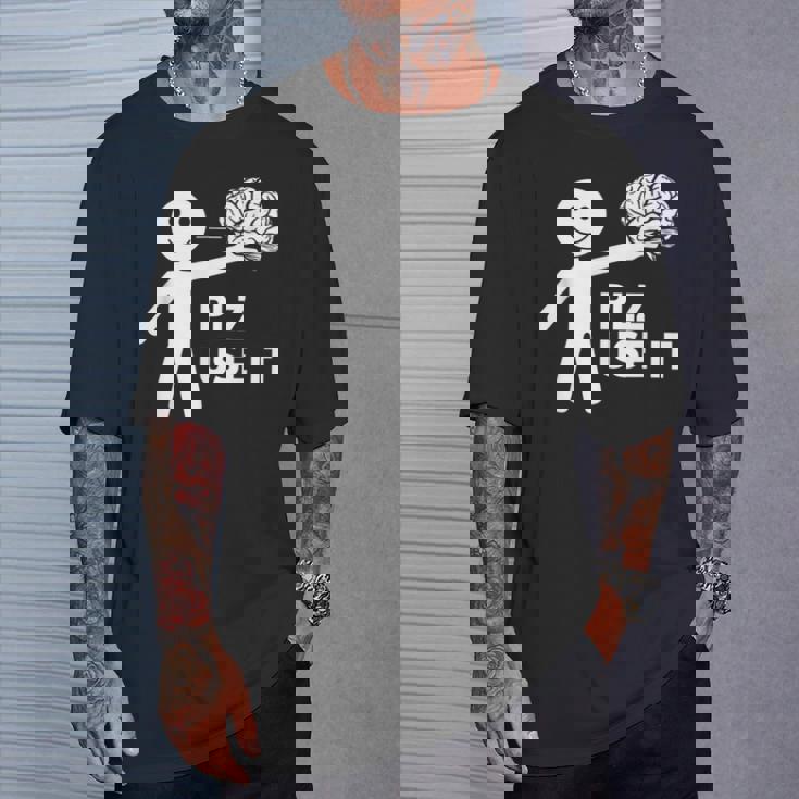 Plz Use Itarcatic Use Your Brain Cynicalays Tシャツ 彼への贈り物