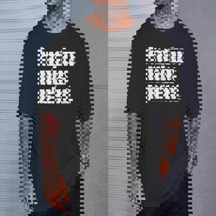 Practice Makes Perfect 継続は力なり 英語 文字入り 格言 黒 他カラー メンズ レディース Tシャツ 彼への贈り物