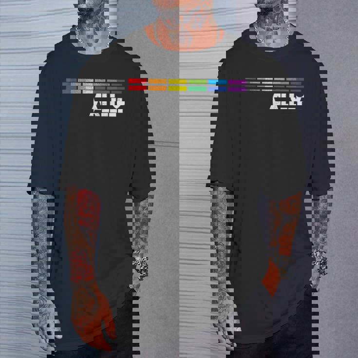 Proud Ally Bars Equality Lgbtq Rainbow Flag Gay Pride Ally Tシャツ 彼への贈り物