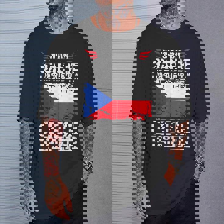 Raised By A Czech Father Father's Day Czech Republic Flag Tシャツ 彼への贈り物