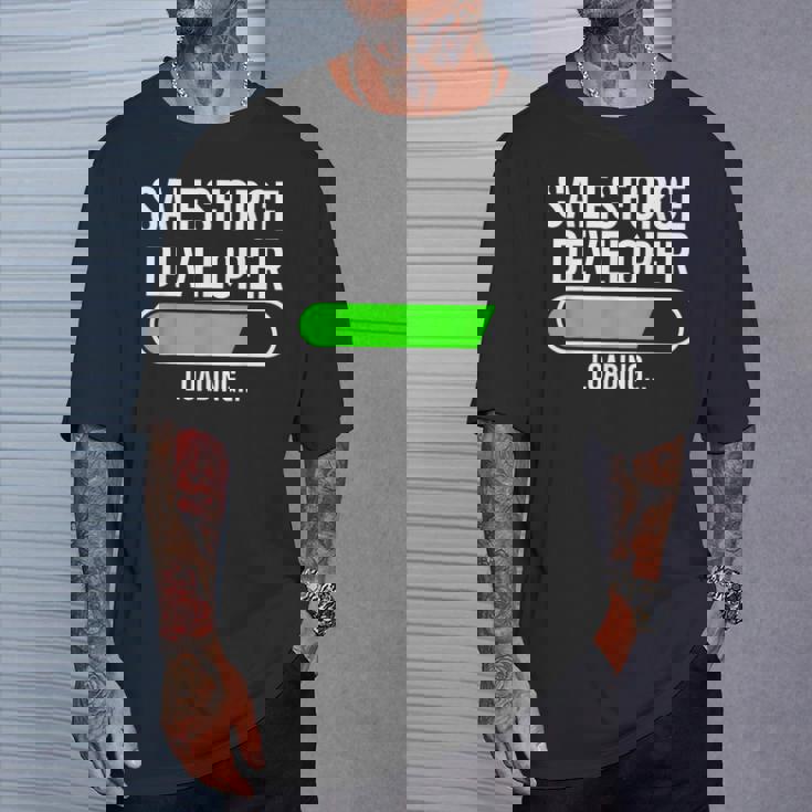 Salesforce開発者 卒業 卒業生 新しい仕事を読み込んでいます Tシャツ 彼への贈り物