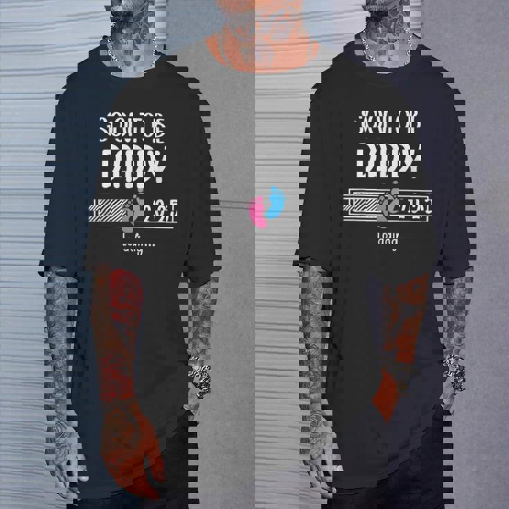 Soon To Be Daddy 2025 Loading Father First Time Dad Est 2025 Tシャツ 彼への贈り物