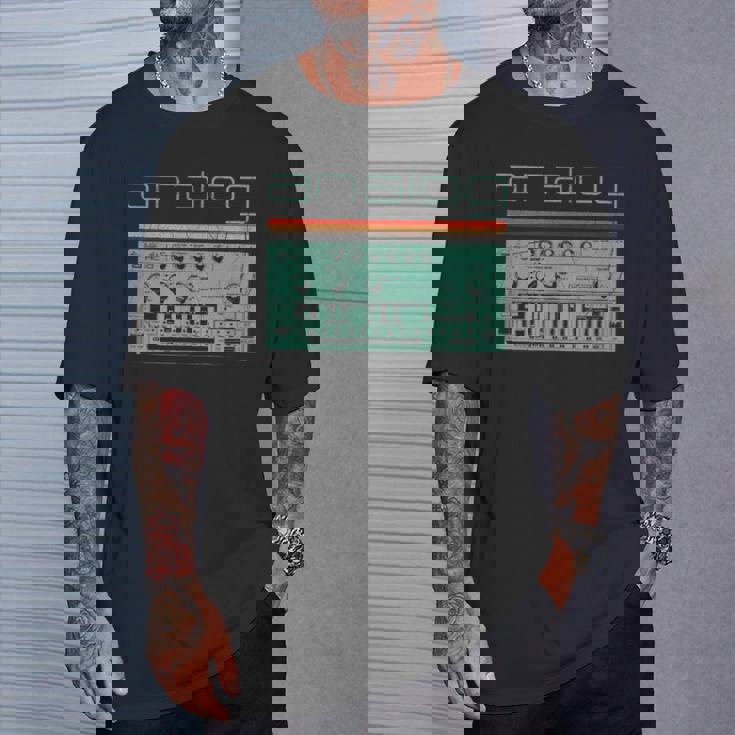 Synthesizer アナログシンセテクノ酸djプロデューサー ビンテージ Tシャツ 彼への贈り物