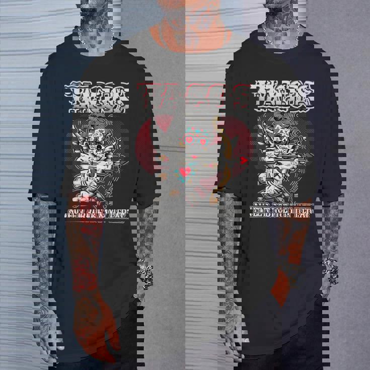 Taco Lovers バレンタインデー シュガースカル キューピッド メキシカンアート Tシャツ 彼への贈り物