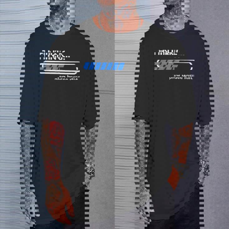 Thinking Please Be Patient 面白い皮肉tシャツ Tシャツ 彼への贈り物