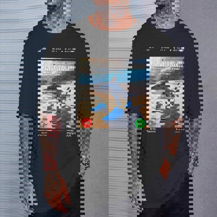 Tralalero Tralala イタリアンブレインロットミーム 電話ミーム Tシャツ 彼への贈り物