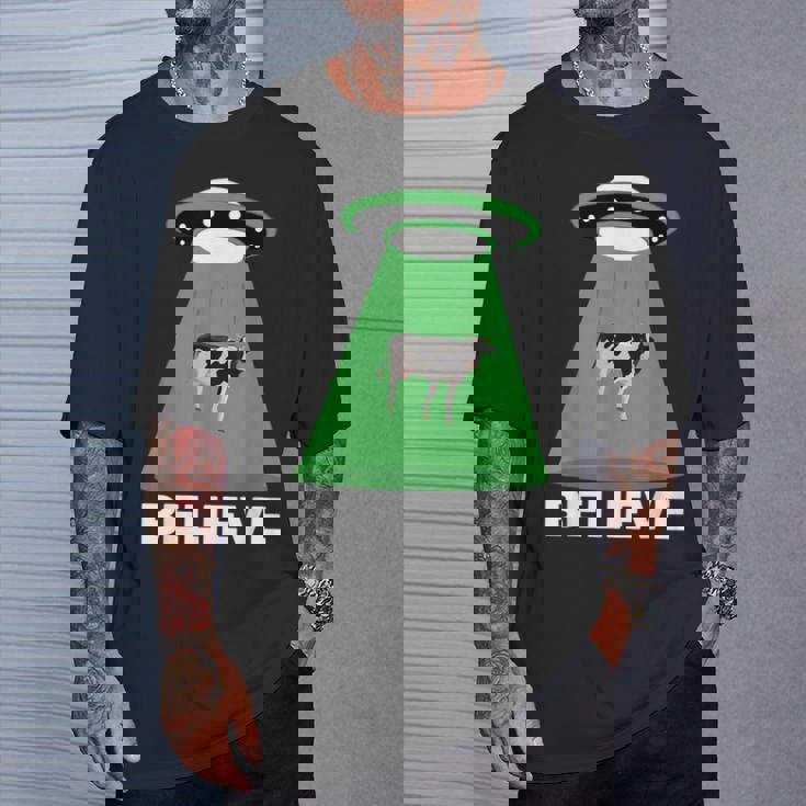 Ufo Cow Abduction Ufo Alien Abduction Tシャツ 彼への贈り物