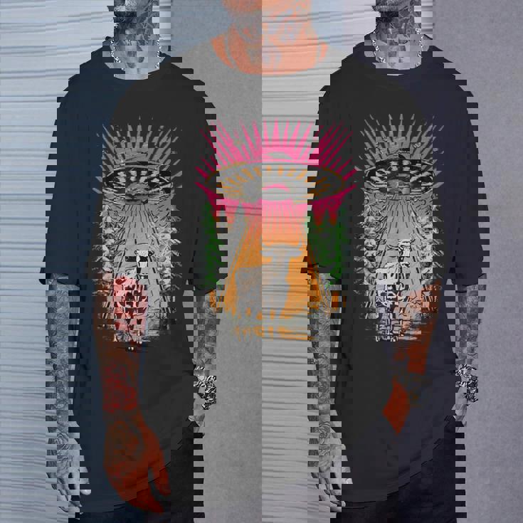 Ufo 牛 誘拐 面白い ヴィンテージ レトロ エイリアン 超常現象 Tシャツ 彼への贈り物