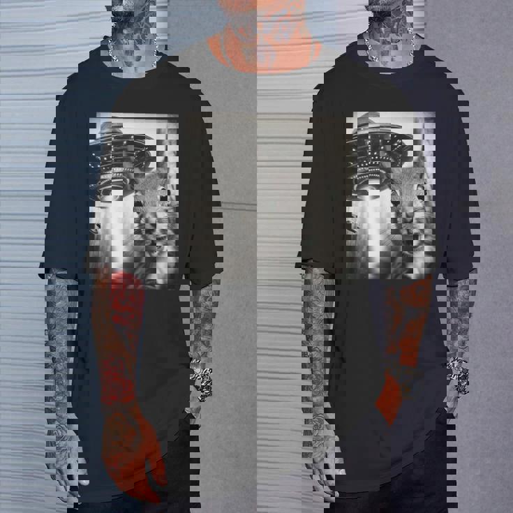 Ufoとリス自撮り面白いリス愛好家 Tシャツ 彼への贈り物