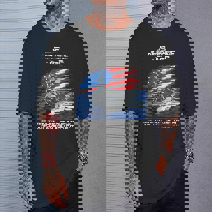 Uss インデペンデンス Cv 62 空母 退役軍人 アメリカ国旗 Tシャツ 彼への贈り物