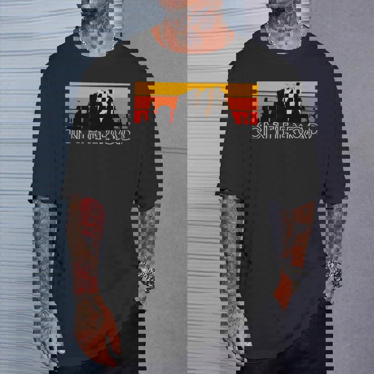 Wanderlust Canyon & Mountains On The Road Tシャツ 彼への贈り物