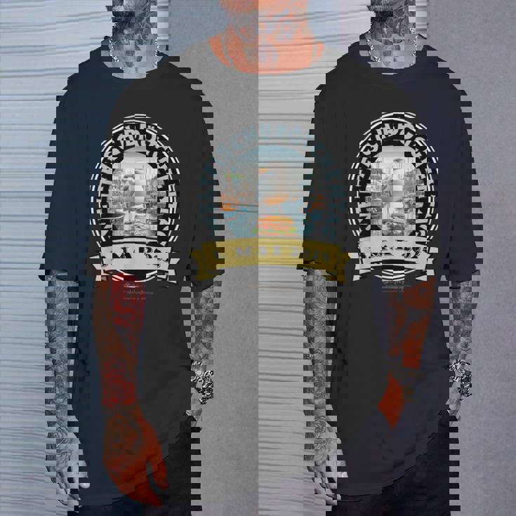 Weltfischbrötchentag 2025 Möwe Fischbrötchen Hafenbecken T-Shirt Geschenke für Ihn