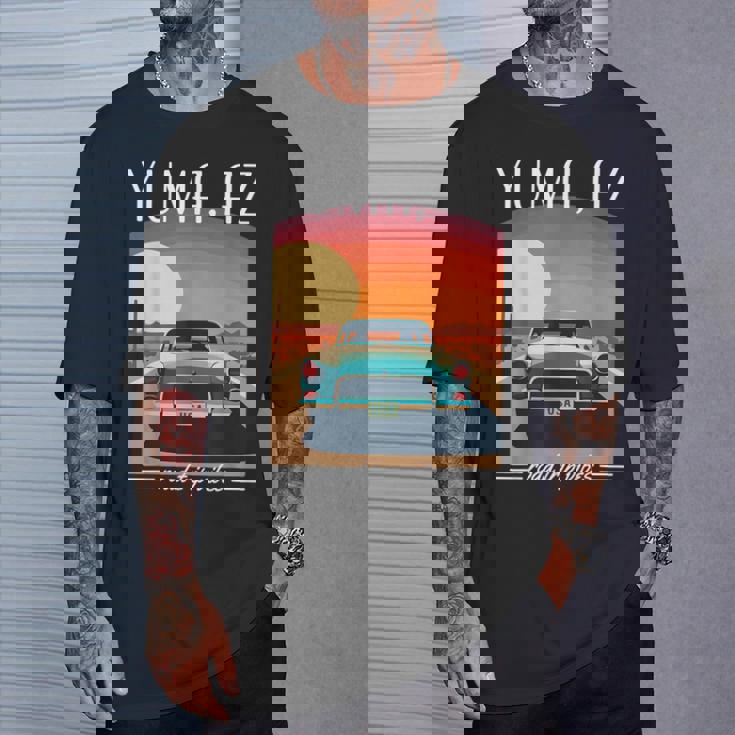 Yuma Az レトロハイウェイ ノスタルジック ヴィンテージカーデザイン Tシャツ 彼への贈り物