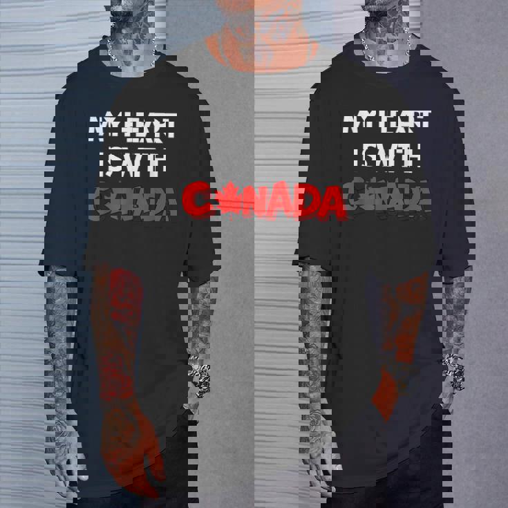 「My Heart Is With Canada」 – カナダ人と強く立つ Tシャツ 彼への贈り物