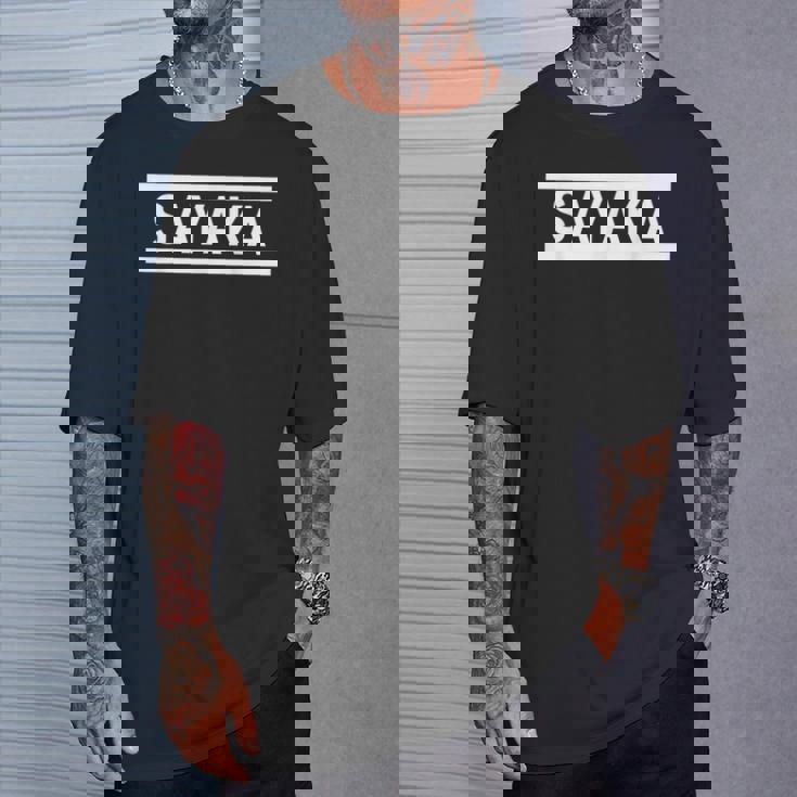 「Sayaka」ヘボン式「さやか」「サヤカ」下の名前 ローマ字 名入れ 名乗り ラテン文字 綴り Tシャツ 彼への贈り物