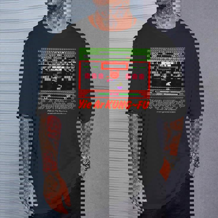 「イー・アル・カンフー」キック Tシャツ 彼への贈り物