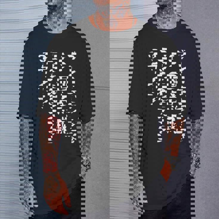 「ブレーキランプ5回点滅「まだ食える」のサイン」のサイン」文字入り おもしろ 筆文字 面白い バック 面白い Tシャツ 彼への贈り物