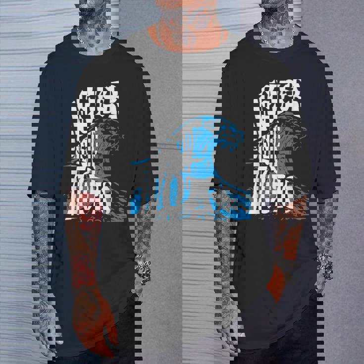 【ネバーギブアップ能登】石川県能登 決してあきらめない 復興 Tシャツ 彼への贈り物