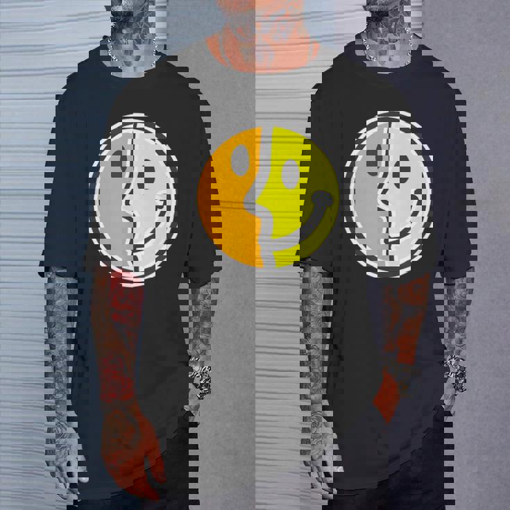 【ピカソ風】スマイル フェイス 笑顔（パロディ）キュビズム【スマイリー】ニコニコ 黄色 ポップ かわいい Tシャツ 彼への贈り物