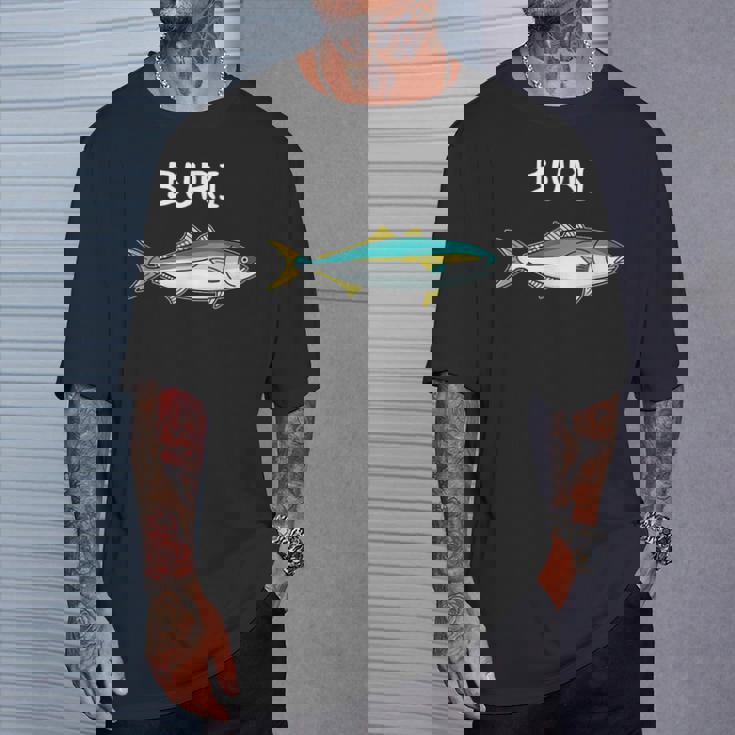 【鰤】ぶり 魚へん 寿司ネタ 鮨 漢字 文字 日本のお土産 ウケ狙い 贈り物 ギフト 面白い おもしろ Tシャツ 彼への贈り物