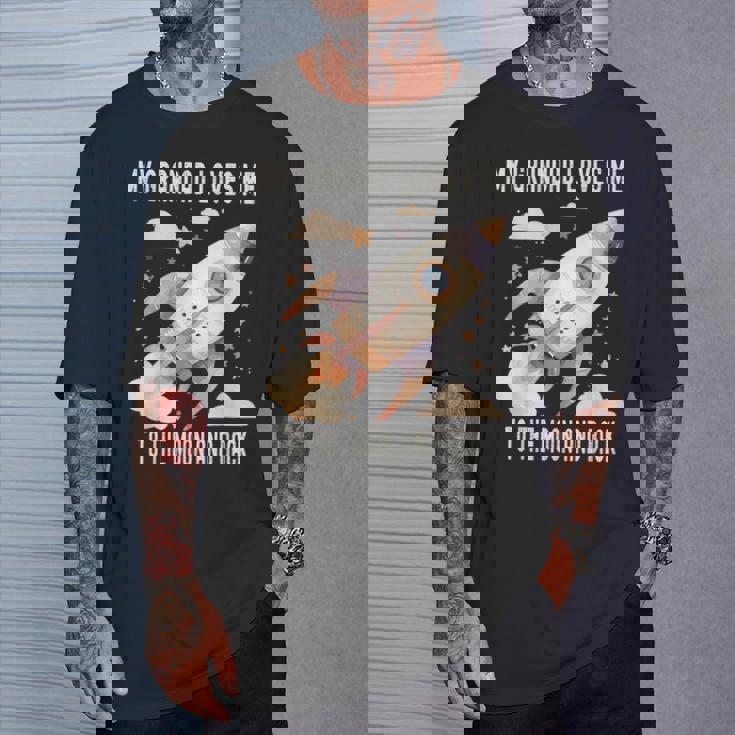 おじいちゃんは私を月まで愛して帰って Tシャツ 彼への贈り物