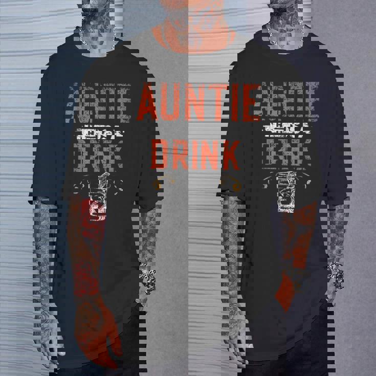 おばちゃんに一杯 酒飲み アルコール 飲酒 パーティー ドリンク Tシャツ 彼への贈り物