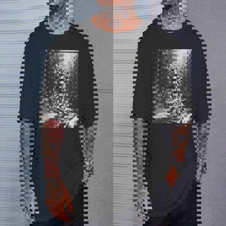 おもしろいアライグマ乗馬トラ驚いた怖い猫の自撮り。 Tシャツ 彼への贈り物