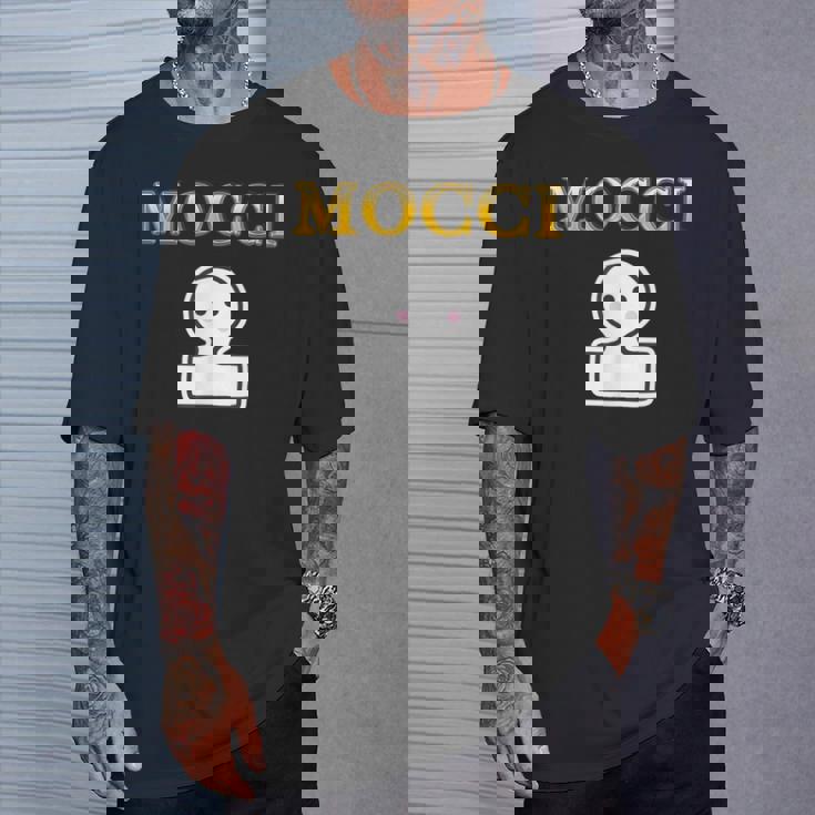 おもち Mocci 餅『おやつ ポップ』ブランド ロゴ パロディ お菓子 おやつ 面白い かわいい Tシャツ 彼への贈り物