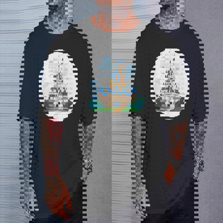 お城ファンのための花火のある素晴らしい魔法の王国 Tシャツ 彼への贈り物