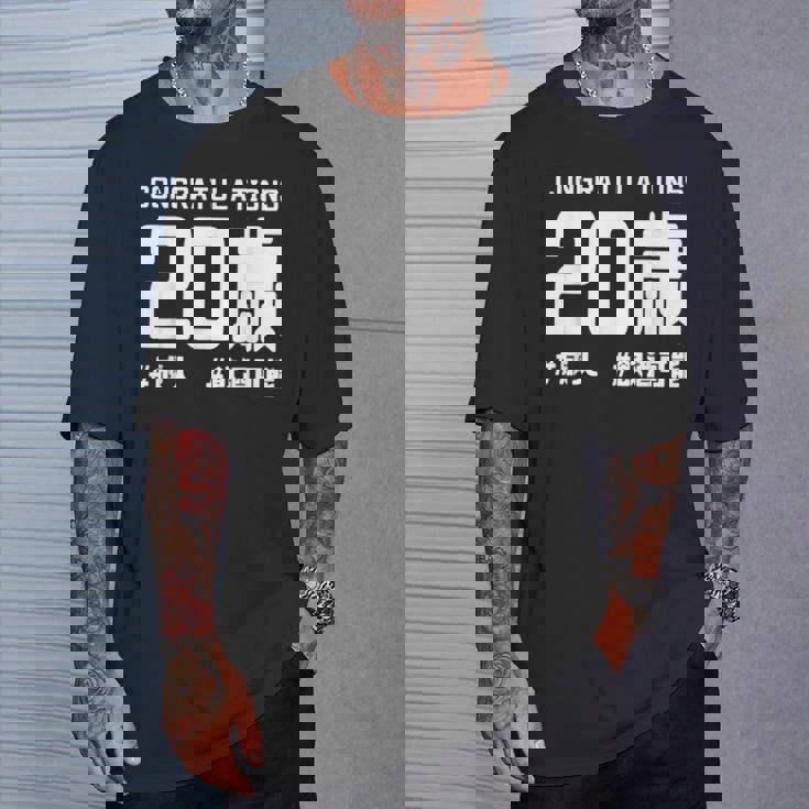 お誕生日 記念 二十歳 二十 誕生日おめでとう 成人 ハッシュタグ ネタ おもしろ 誕生日 Tシャツ 彼への贈り物