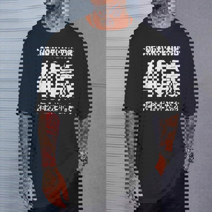 お誕生日 記念 四十歳 不惑 アラフォー 誕生日おめでとう ピークはこれから ハッシュタグ 四十路 おもしろ 誕生日 Tシャツ 彼への贈り物