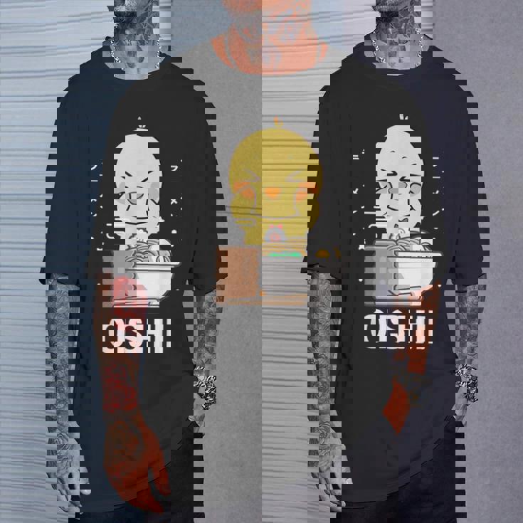 かわいい かわいい チキン 食べる ラーメン 麺 かわいい 美学 Tシャツ 彼への贈り物