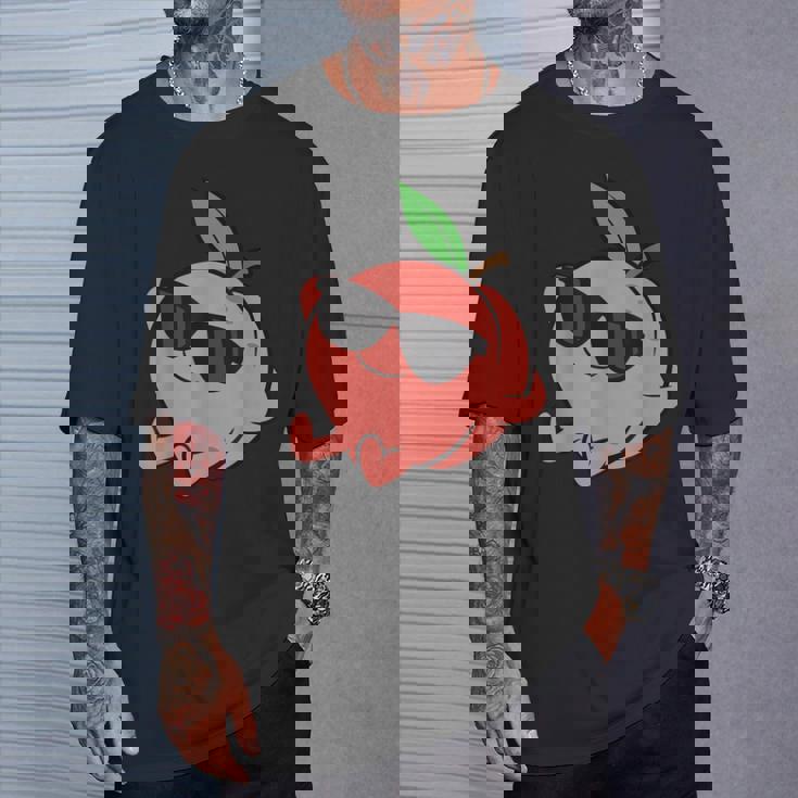 かわいい 桃 フルーツ リラックス のんびりピーチ Tシャツ 彼への贈り物