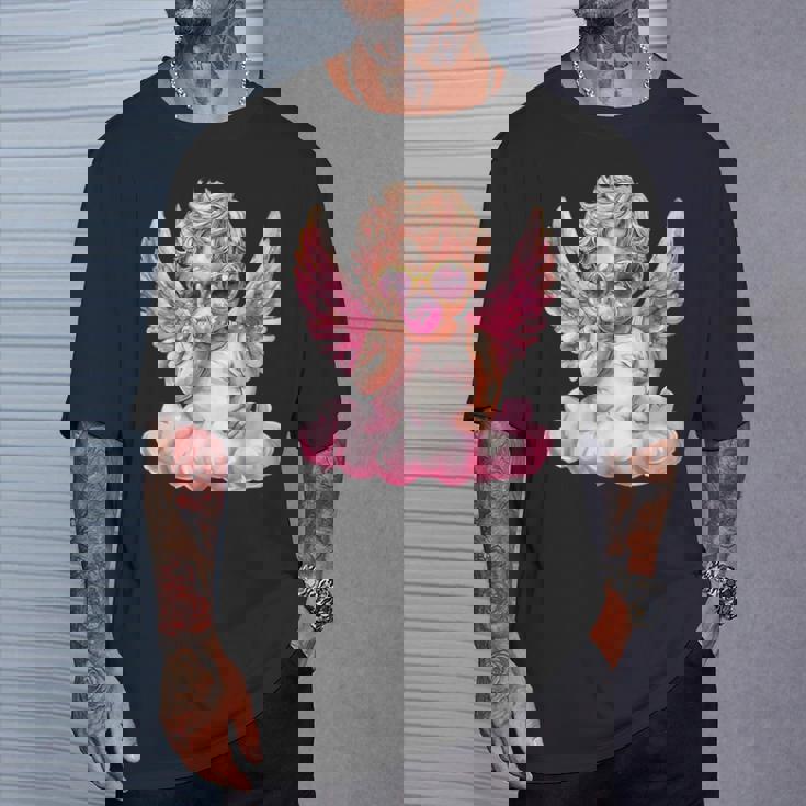 かわいいキューピッド吹くバブルガムサングラスバレンタインデー。 Tシャツ 彼への贈り物