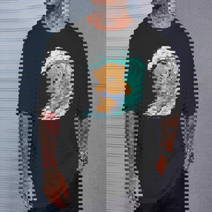 かわいいサーファーのテディベア。 Tシャツ 彼への贈り物