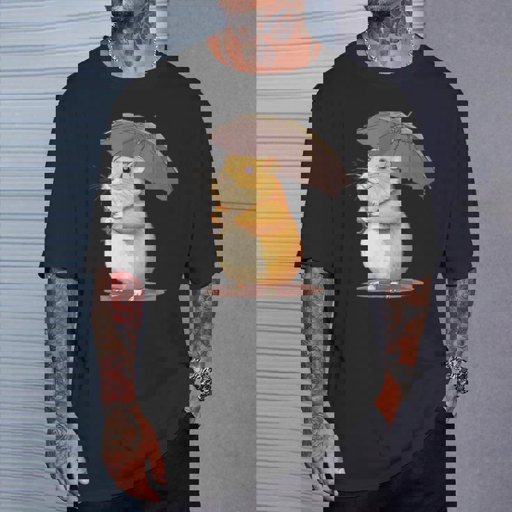 かわいいハムスターと傘のコスチューム。 Tシャツ 彼への贈り物