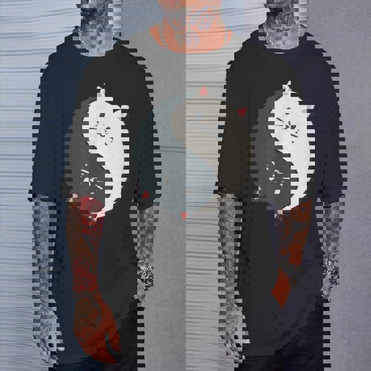 かわいい猫と一緒に陰陽師のサイン I Karma Yoga Cat Tシャツ 彼への贈り物