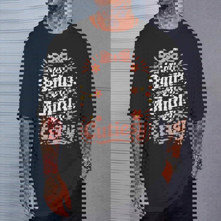 かわい子ちゃんの服はとても控えめで、とてもマインドフルで、とてもかわいいです。 Tシャツ 彼への贈り物