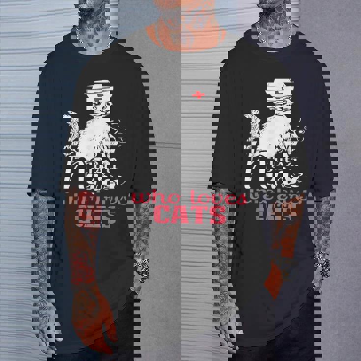 ただの猫好きナースおもしろいネコナース Tシャツ 彼への贈り物