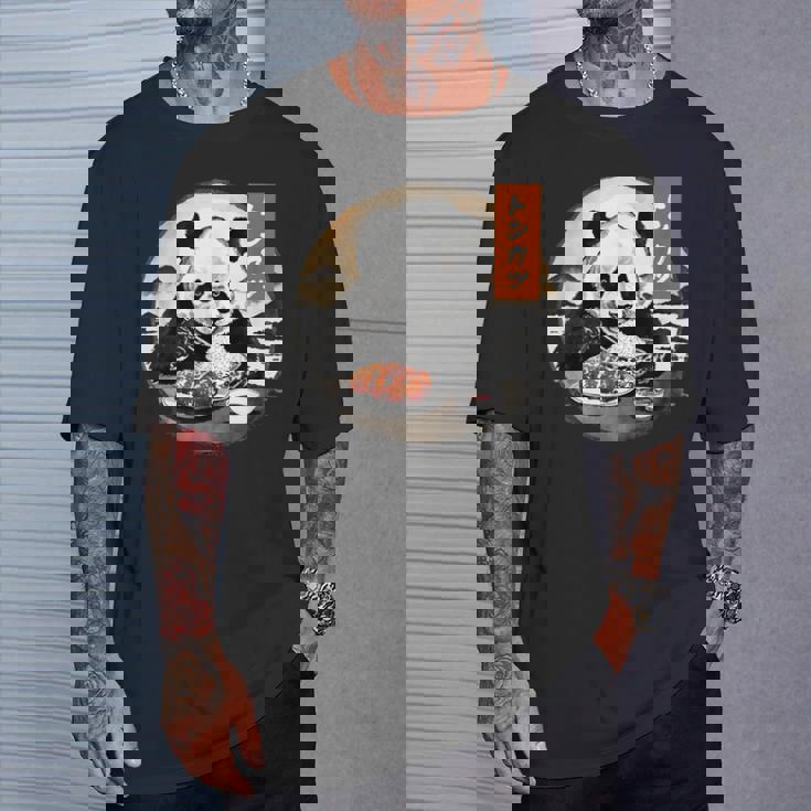 とんかつ パンダ 水墨画 日本食 日本語 おもしろ レトロ 和風 動物 Tシャツ 彼への贈り物