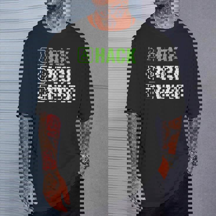 へのギフト ハック パッチ リピート エシカル ハッカー サイバーセキュリティ Tシャツ 彼への贈り物