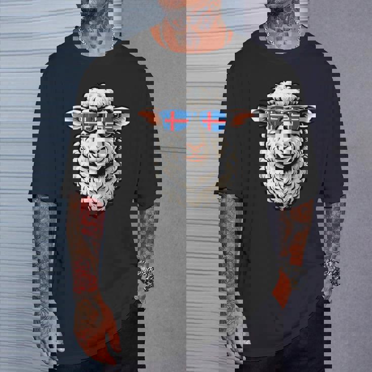 アイスランド土産 アイスランド製品 ハイキング おもしろ羊 Tシャツ 彼への贈り物