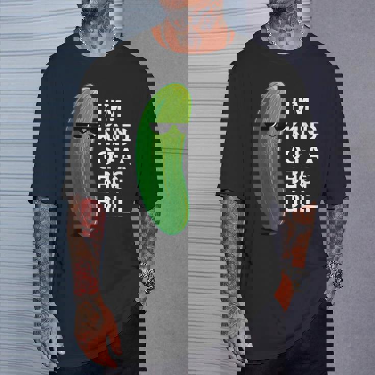 アイム・カインド・オブ・ア・ビッグ・ディルのフード・ダジャレ変なピクルス・キュウリ Tシャツ 彼への贈り物