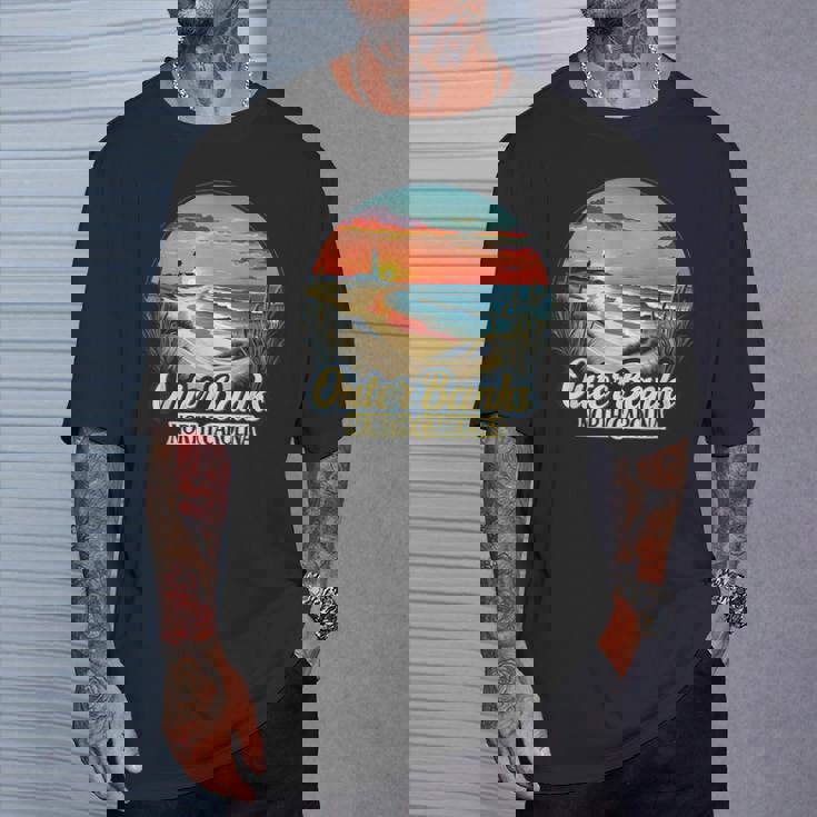 アウターバンクス ノースカロライナ コースタル サンセット ビーチ 灯台 Tシャツ 彼への贈り物