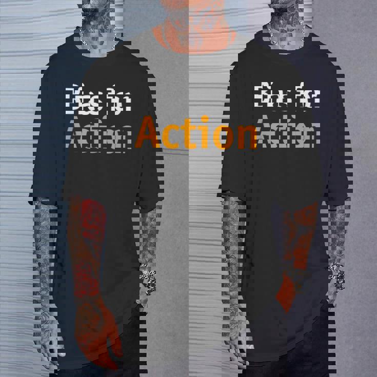 アクションへのバイアス Tシャツ 彼への贈り物