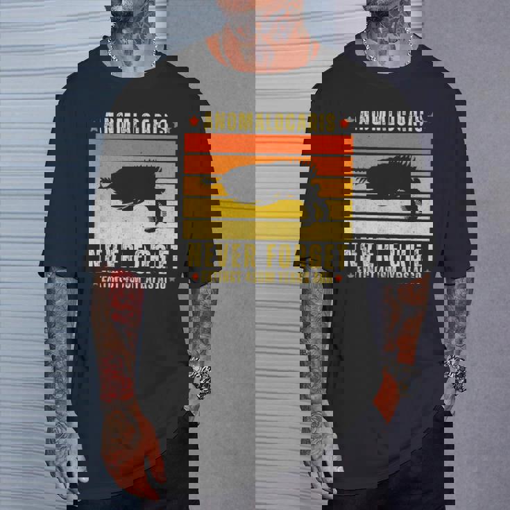 アノマロカリスは絶滅した節足動物を決して忘れない Tシャツ 彼への贈り物